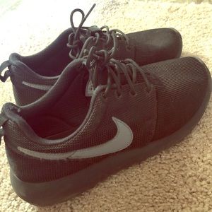 Women’s Nike Roche shoes